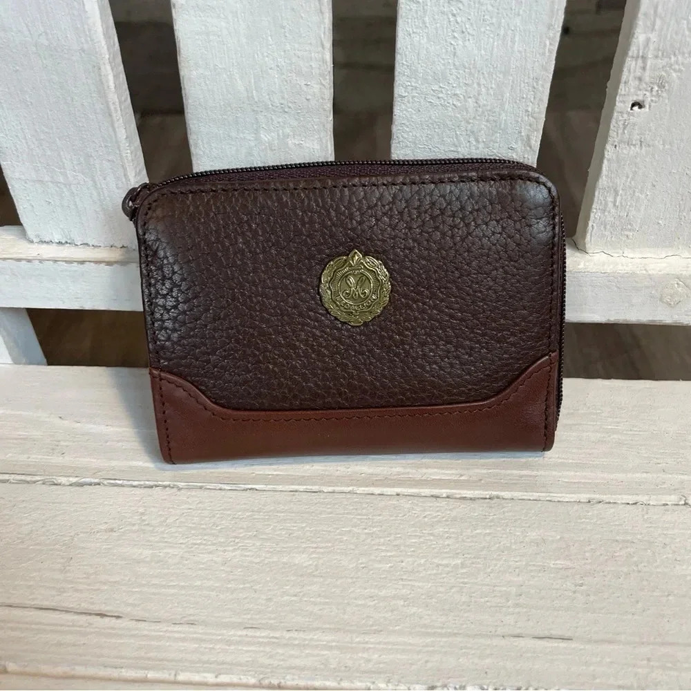 Medallion leather coin purse with interior key ring • New with Dust Bag
